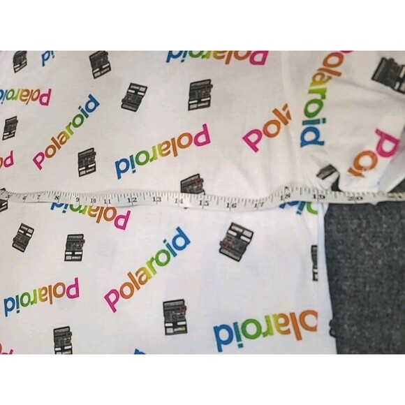 Polaroid Camera All Over Print Graphic TShirt Short Sleeve Size Medium - Picture 4 of 6